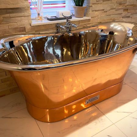 Pamper Yourself In Our Double Sized Copper Tub -2 Bedroom Villa Inverness Exteriér fotografie
