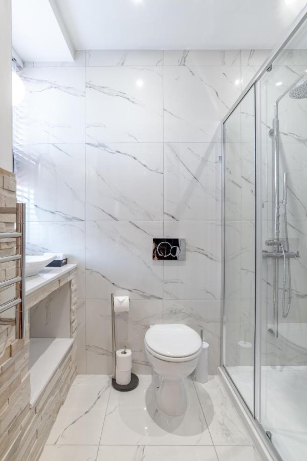 Pamper Yourself In Our Double Sized Copper Tub -2 Bedroom Villa Inverness Exteriér fotografie