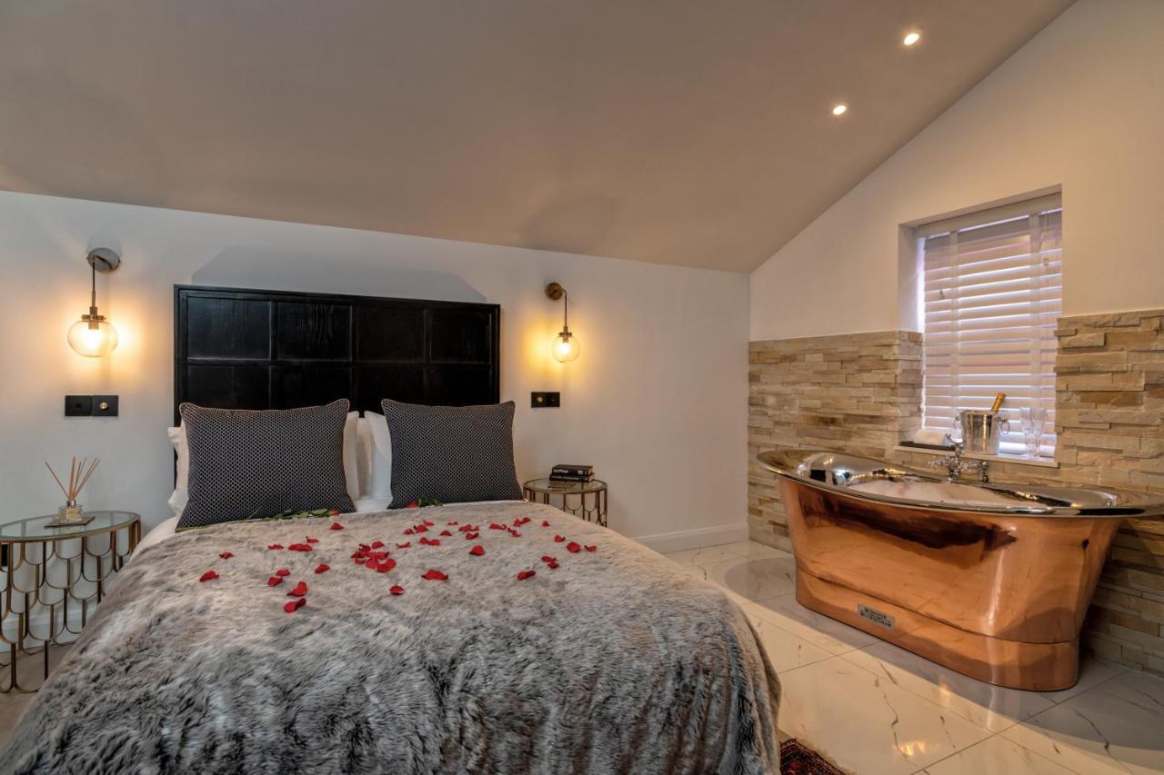 Pamper Yourself In Our Double Sized Copper Tub -2 Bedroom Villa Inverness Exteriér fotografie